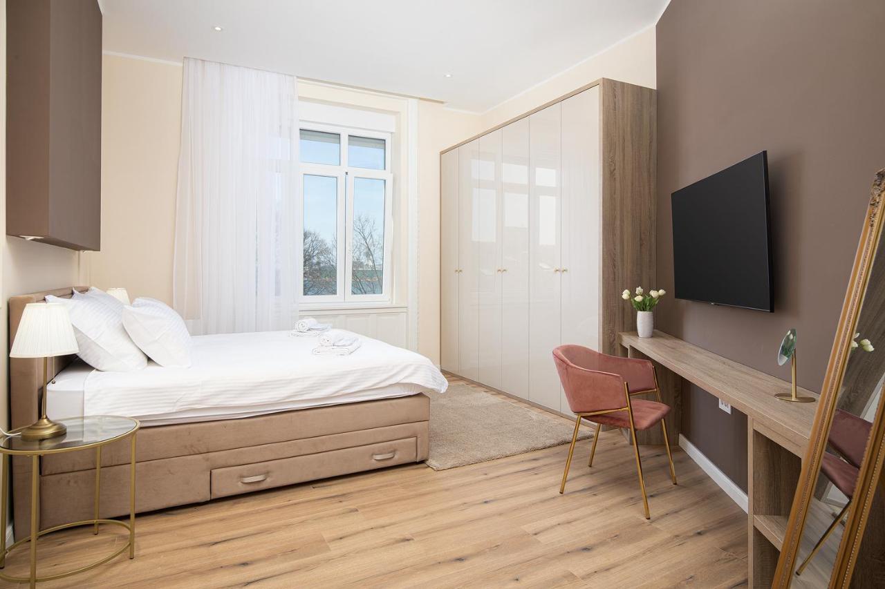 Grand Munz Apartment Пула Екстериор снимка